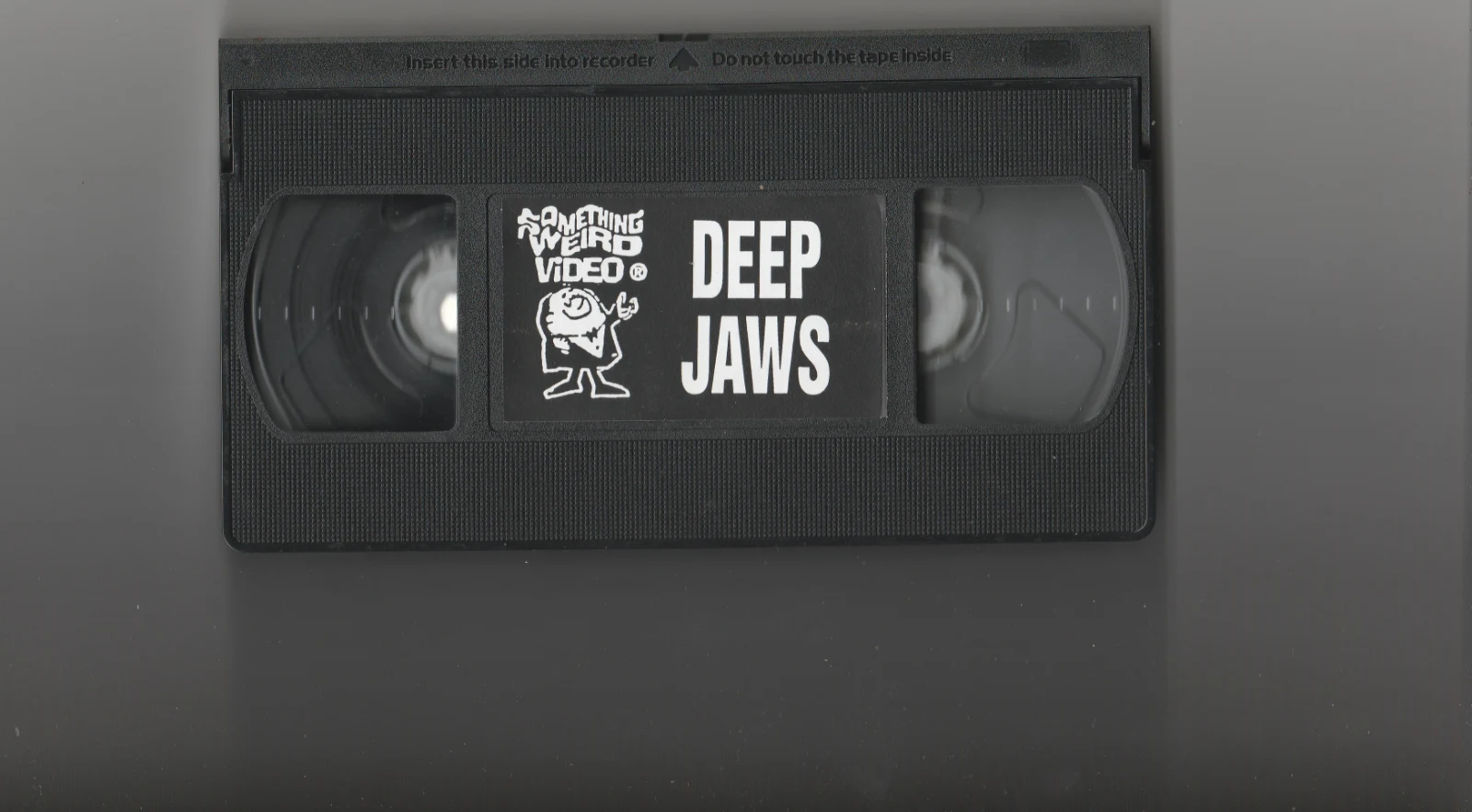 Deep Jaws VHS front label scan